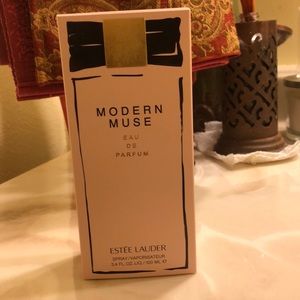 Modern Muse Estée Lauder